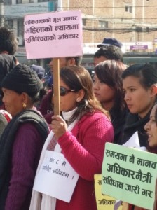 सडक बहसमा सहभागी