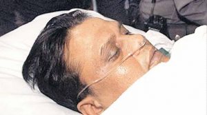 (FILES) This file picture shows Rajendra Nikalje (C), aka Chhota Rajan, an Indian mafia boss escorted by Thai police to Bangkok criminal court, 28 September 2000 as police sought court approval to further detain him on charges of filing false information to authorities. Rajan used knotted bedsheets to escape 4 November 2000 from the hospital room where he was being held under Thai police custody. When arrested in September, Rajan had just survived a shoot out by Pakistani gunmen in Bangkok.   AFP PHOTO/Pornchai KITTIWONGSAKUL *** Local Caption *** (FILES) This file picture shows Rajendra Nikalje (C), aka Chhota Rajan, an Indian mafia boss escorted by Thai police to Bangkok criminal court, 28 September 2000 as police sought court approval to further detain him on charges of filing false information to authorities. Rajan used knotted bedsheets to escape 4 November 2000 from the hospital room where he was being held under Thai police custody. When arrested in September, Rajan had just survived a shoot out by Pakistani gunmen in Bangkok.   AFP PHOTO/Pornchai KITTIWONGSAKUL