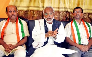 United Democratic Madhesi Front (UDMF)-affiliated Sadbhawana Party Chairman Rajendra Mahato speaking at a press conference in Birgunj, on Sunday, October 04, 2015. Photo: Ram Sarraf/ THT