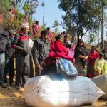 हिमालयन परिवारको साथमा ट्वीटेले बाँडे व्ल्यांकेट