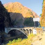 तातोपानीसँग सडक सम्पर्क टुटेपछि भोटेकोशीमा फट्के राखिने