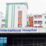 देब्रेको सट्टा दाहिने घुँडा शल्यक्रिया गर्ने डाक्टर निलम्बित