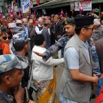प्रधानमन्त्रीको गृहजिल्लामा राजतन्त्रको नारा-‘राजा आउ देश बचाउ’