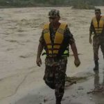 सप्तकोशी नदीमा चार सन्तानसहित आमाले हाम फालिन्, तीन बालबालिका बेपत्ता