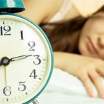 स्वस्थ  रहन कति र कसरि सुत्ने !(भिडियो) सहित