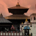 साउनको पहिलो सोमबार ः पशुपतिनाथ मन्दिर बन्द, बाहिर भक्तजन