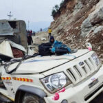 गुडिरहेको जिपमाथि ढुङ्गा खस्दा एकै परिवारका दुईसहित तीन जनाको मृत्यु